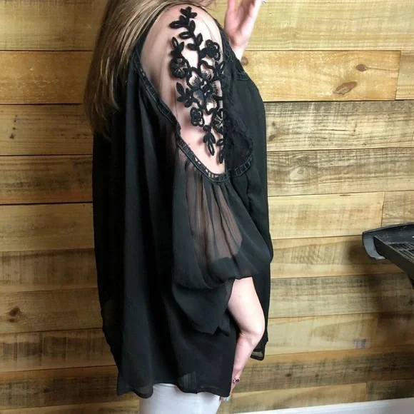 Hayden, Lace accented top,NWT - Picture 7 of 11